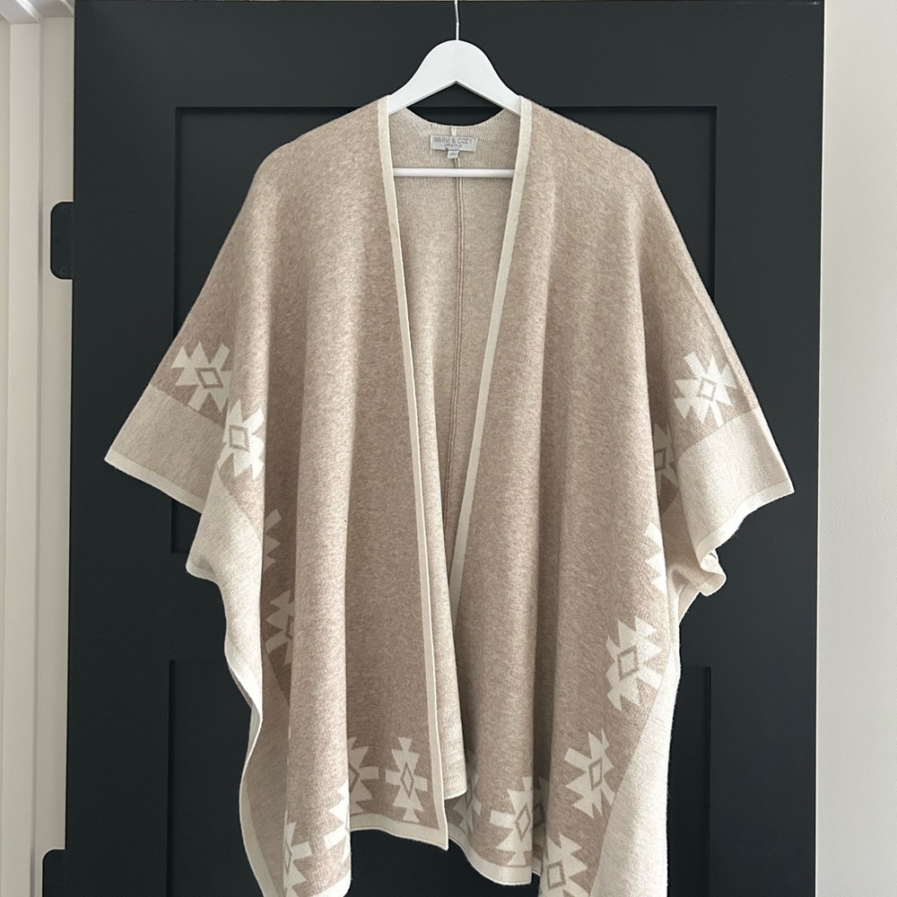 NWOT Warm & Cozy Taupe Aztec Print Poncho – Size L